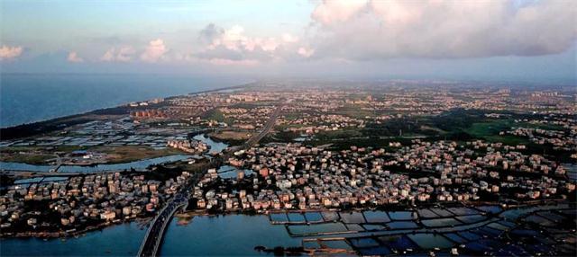 鸟瞰海口江东片区。海口日报记者 黄一冰 摄.jpg